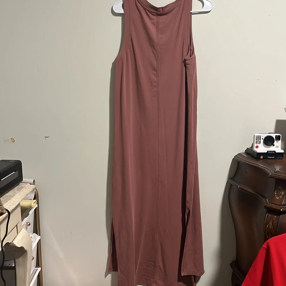 Sleeveless Mauve lululemon dress - Picture 4 of 6